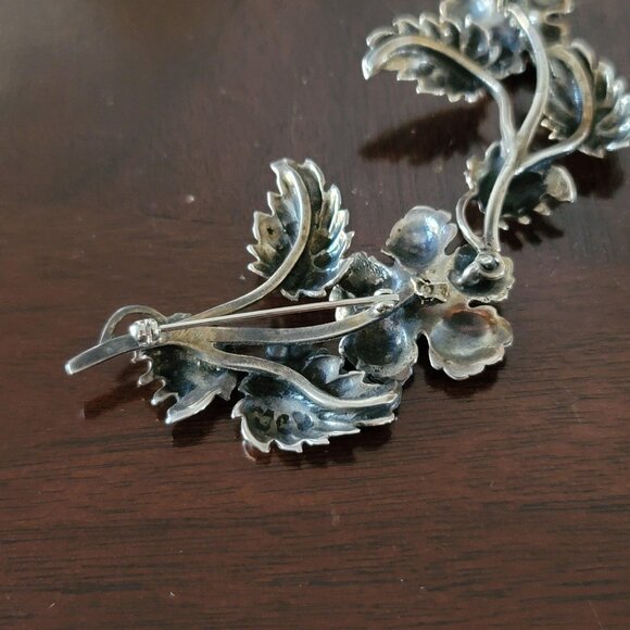 Vintage Artisan Sterling and 10kt Gold Articulated Repousse Climbing Flower Vine - Picture 6 of 7